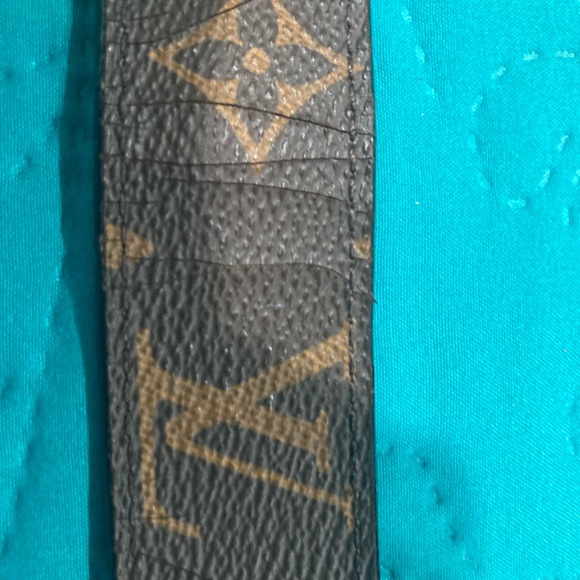 Ladies 2 sided LV belt - Picture 8 of 9